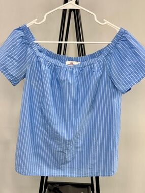 Vineyard Vines off the shoulder shirt